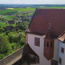 pw-angebote-24-2026 Blick von der Ronneburg auf die Landschaft.